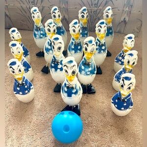 COPY - *RARE* VTG 60s FULL 10 Pin Set + 6 Disney Donald Duck Plastic Bowling Pi…